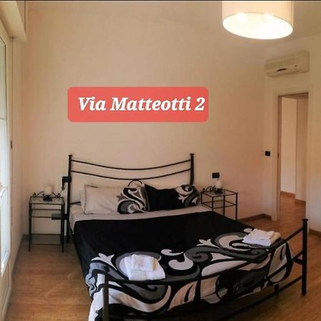Via Matteotti & Via Carracci Apartments Bologna Exterior foto